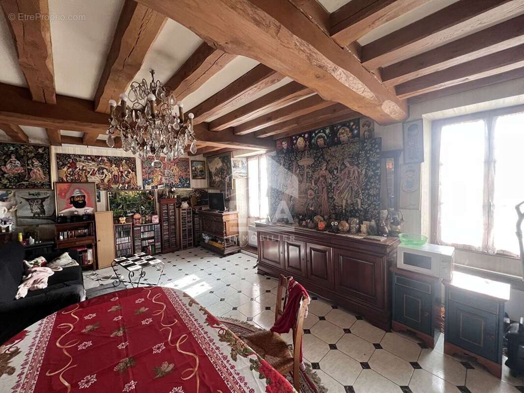 Autre à MANTES-LA-VILLE