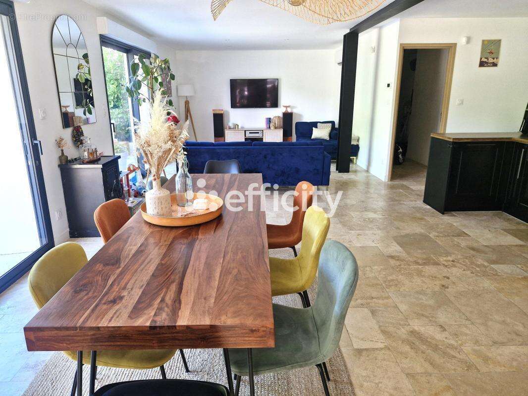 Maison 140 m² à Neuville-Sur-Saone  - photo 2