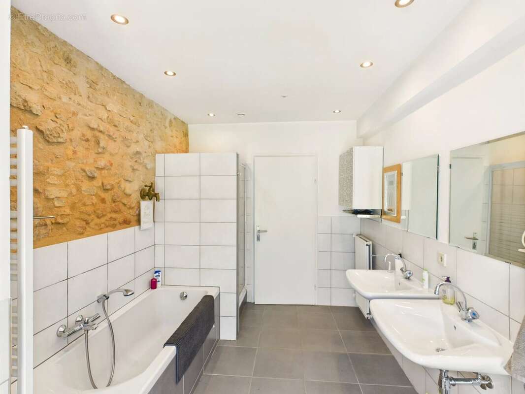 Maison à SAINT-MEDARD-D&#039;EXCIDEUIL