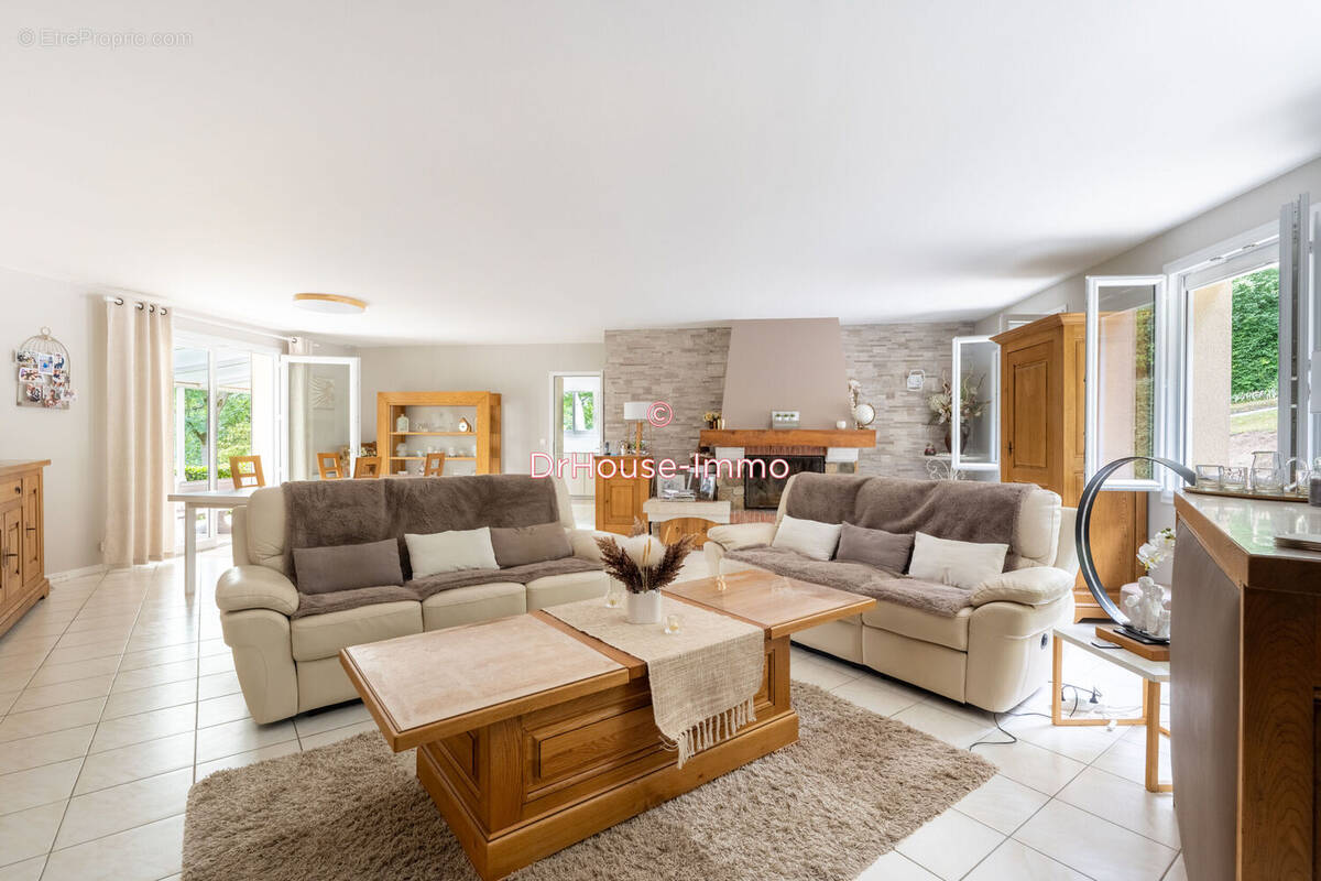 Maison 263 m² à Septeuil  - photo 1