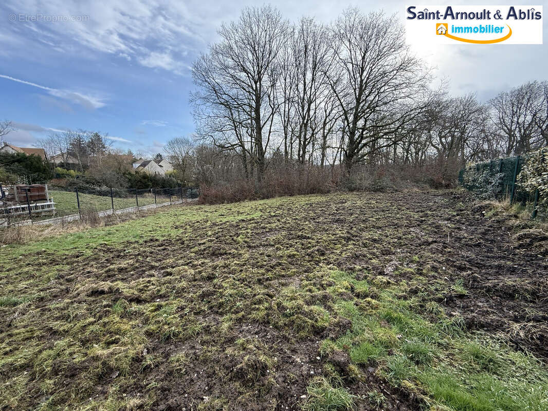 Terrain à SAINT-ARNOULT-EN-YVELINES