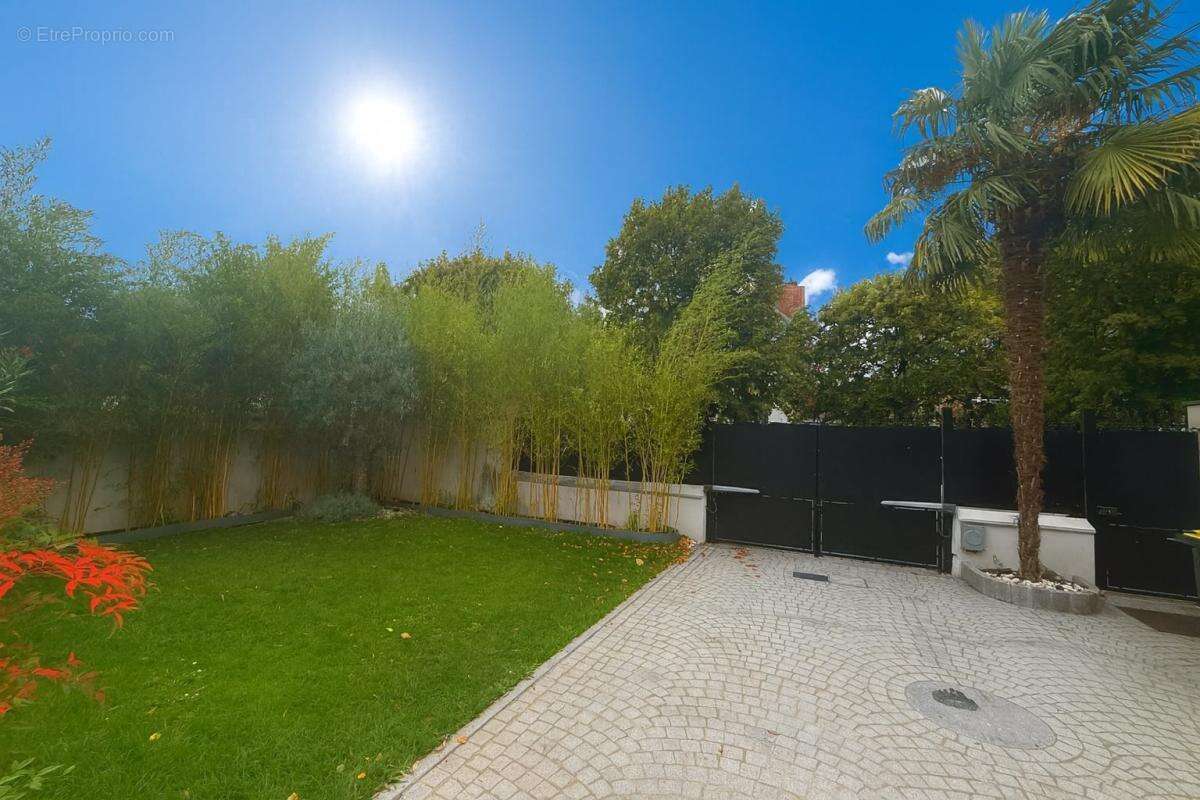 Maison à SAINT-MAUR-DES-FOSSES