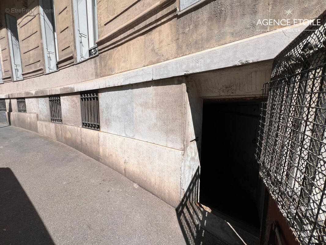 Commerce à MARSEILLE-1E