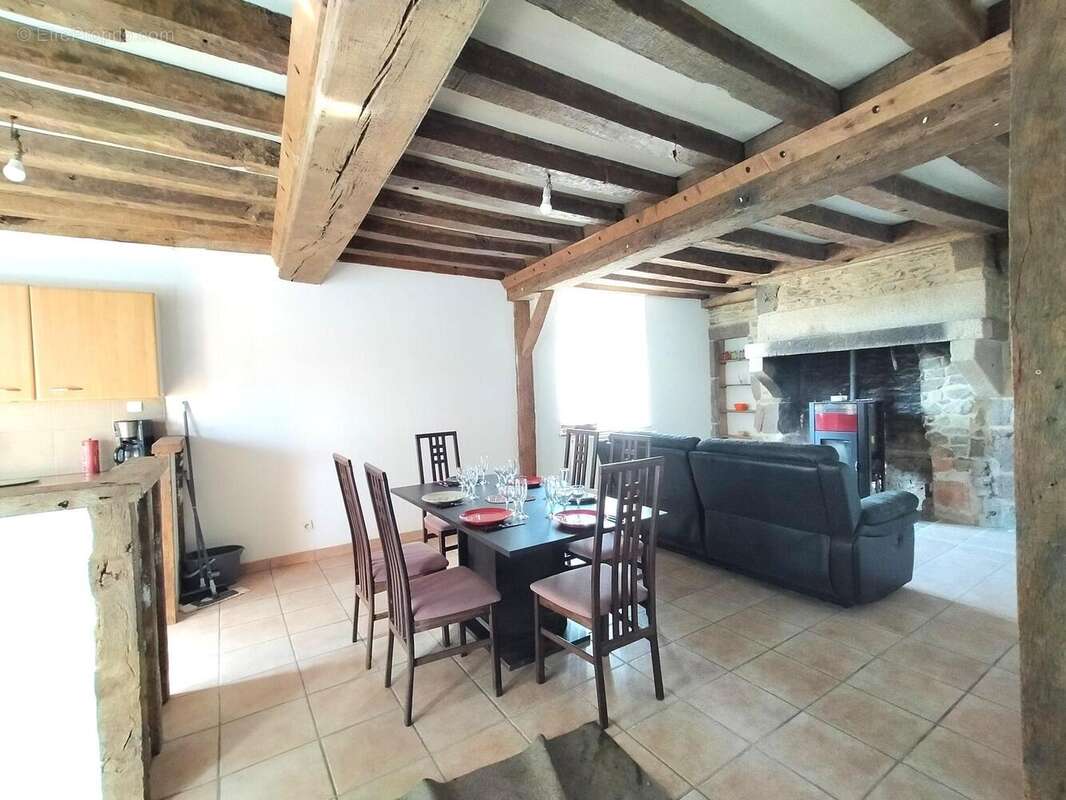 Deux maisons à vendre Sougé le Ganelon séjour - Maison à SOUGE-LE-GANELON