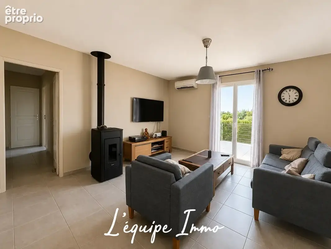 Villa T5 de plain-pied avec piscine et jardin de 1760 m2 - photo 5