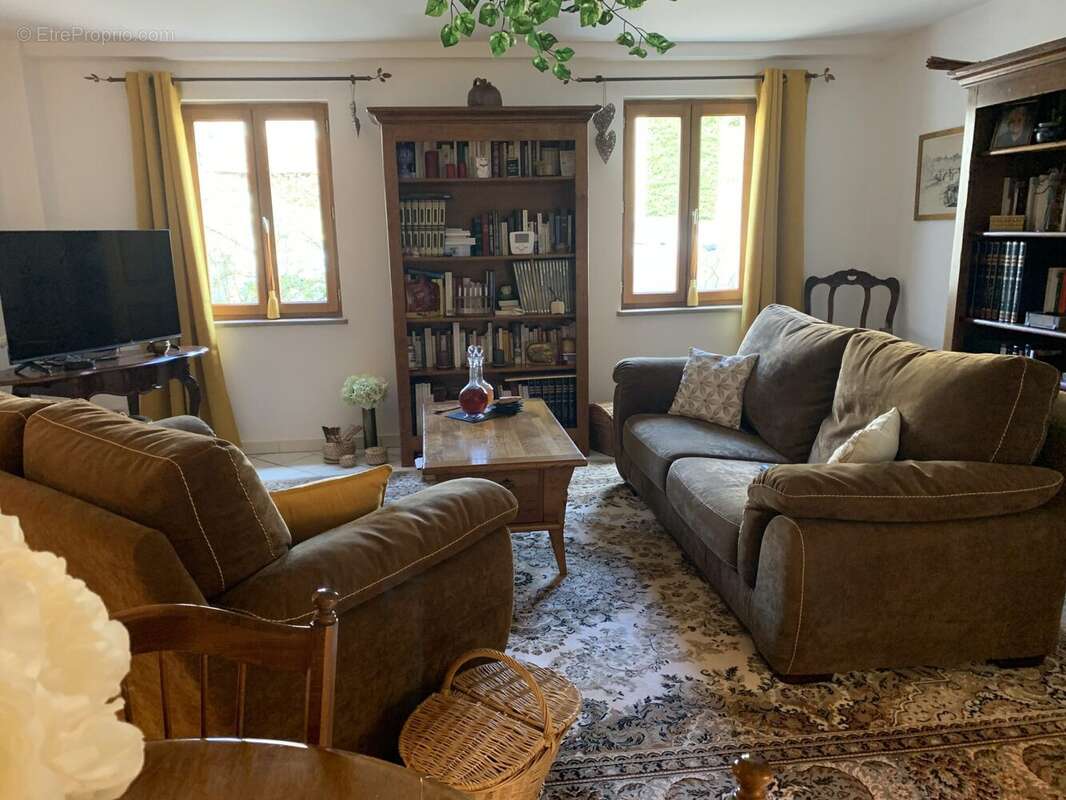 Maison à CORGOLOIN