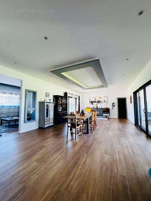 Maison contemporaine (2015) de plain-pied – 257 m² – Terrain 3 456 m² avec piscine – Barro (16) - photo 5