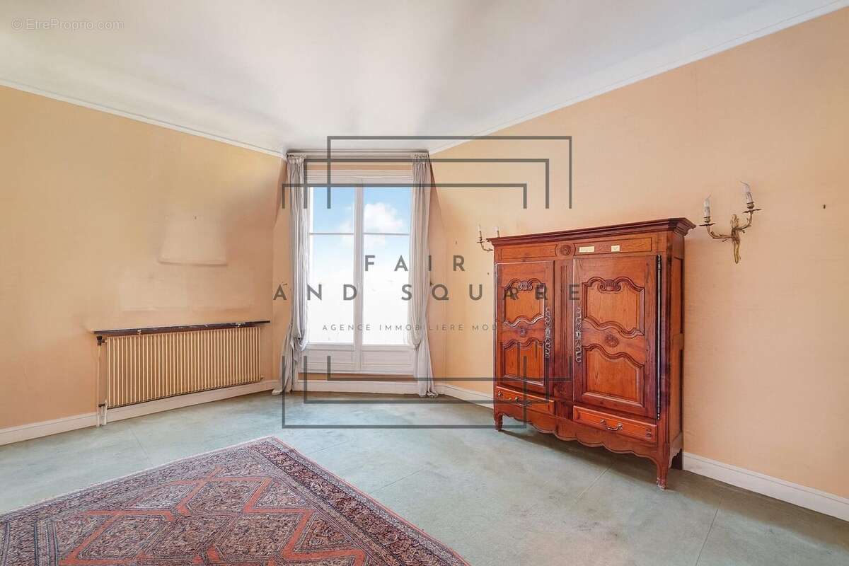 Appartement à NEUILLY-SUR-SEINE