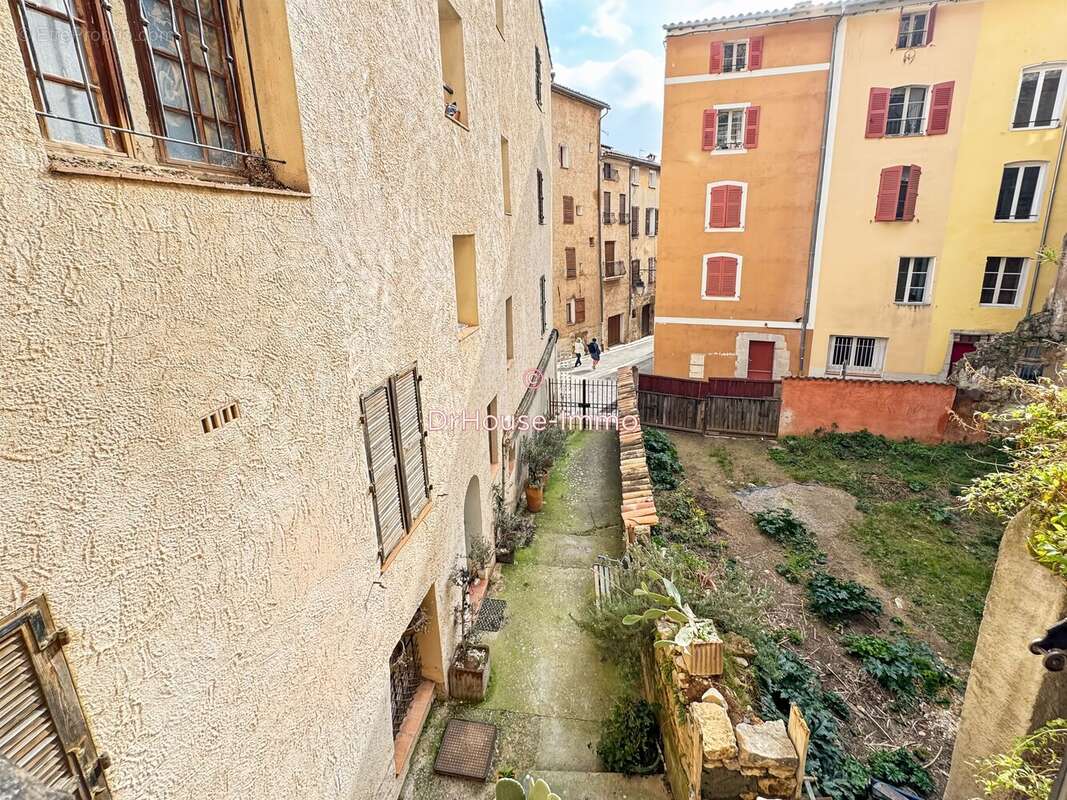 Appartement à COTIGNAC