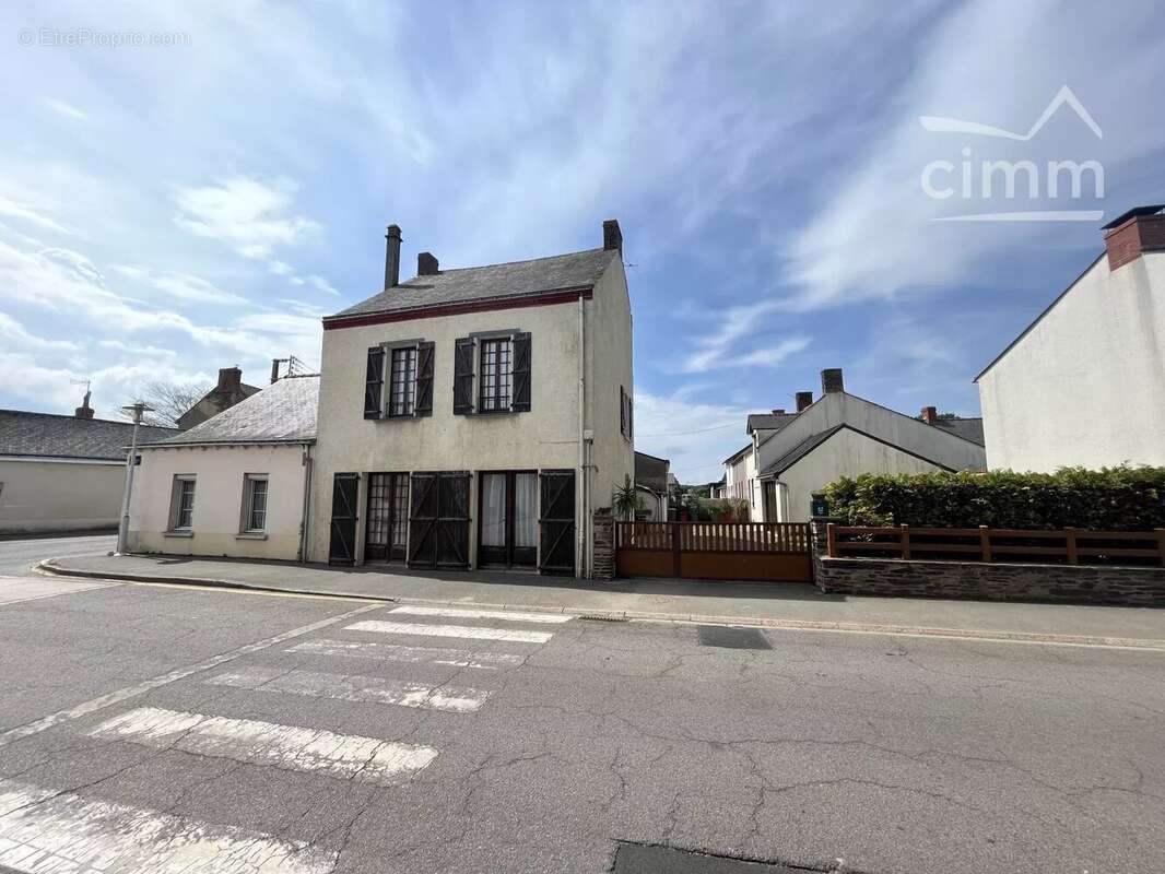 Maison à JOUE-SUR-ERDRE