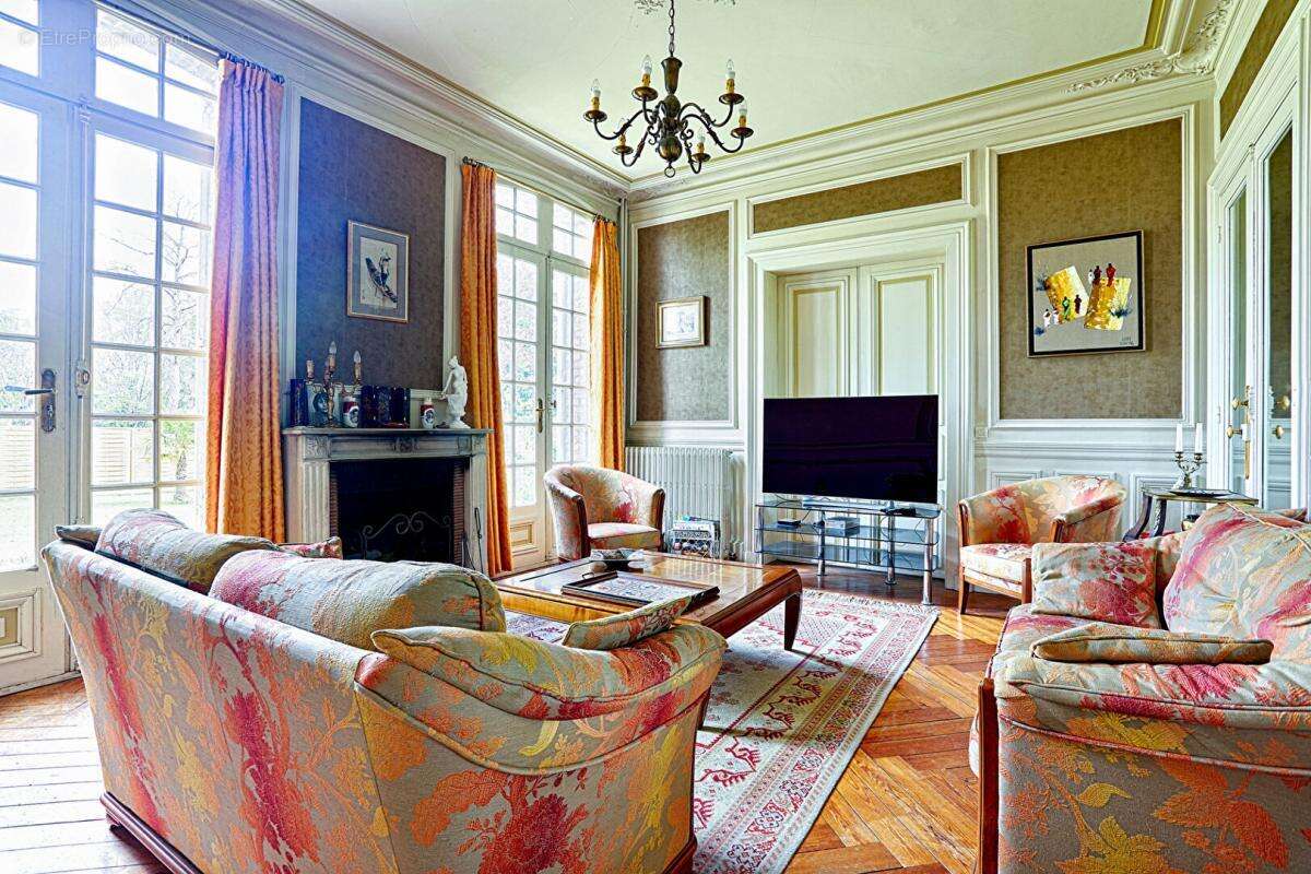 Maison à SAINT-ETIENNE-DU-ROUVRAY