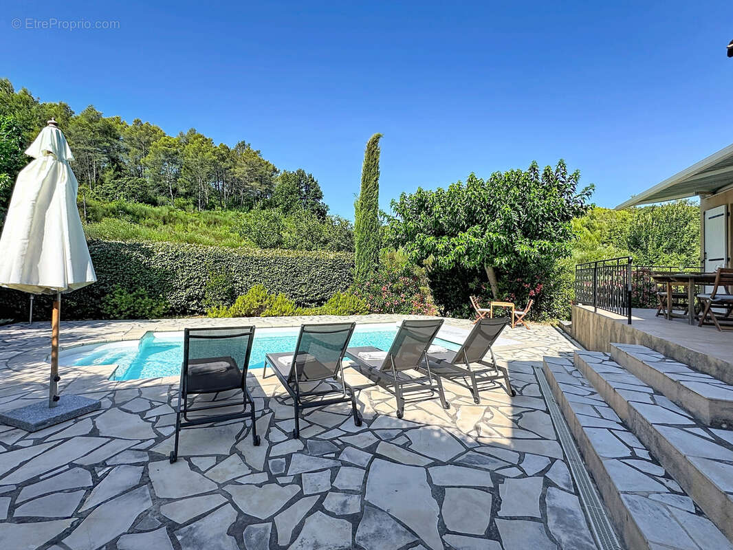 villa 4 pièces de 135m2 - photo 2