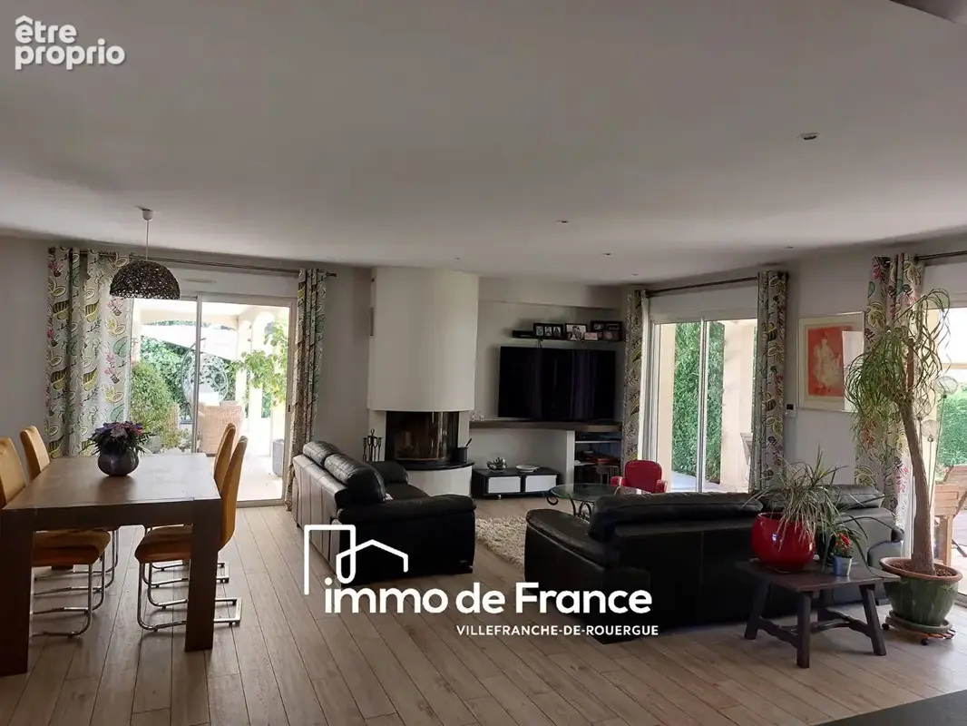 Maison T5/6 , 212m² habitables sous sol avec garage, terrain et piscine. - photo 3