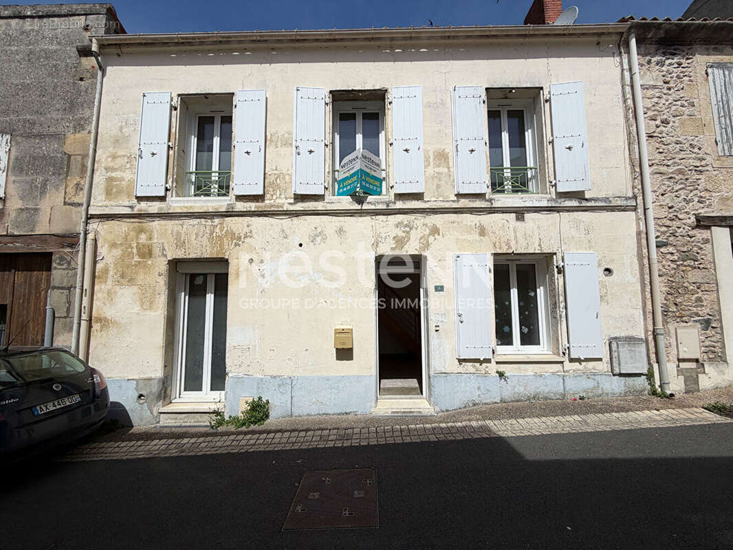 Maison à TONNAY-CHARENTE