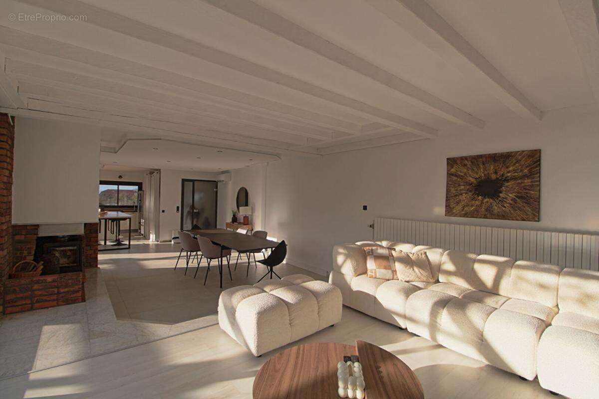 Maison à MONTHOLIER