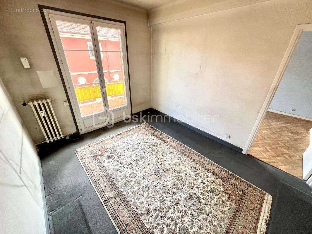 Nice Saint Roch 06300 - Appartement T4 à rafraîchir  - Ascenseur - Centre ville - photo 8