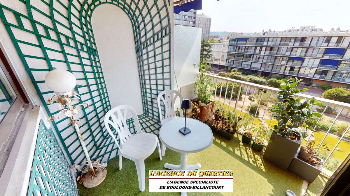 Place Corneille 3 pièces 67 m2 balcon loggia très lumineux cave - photo 2
