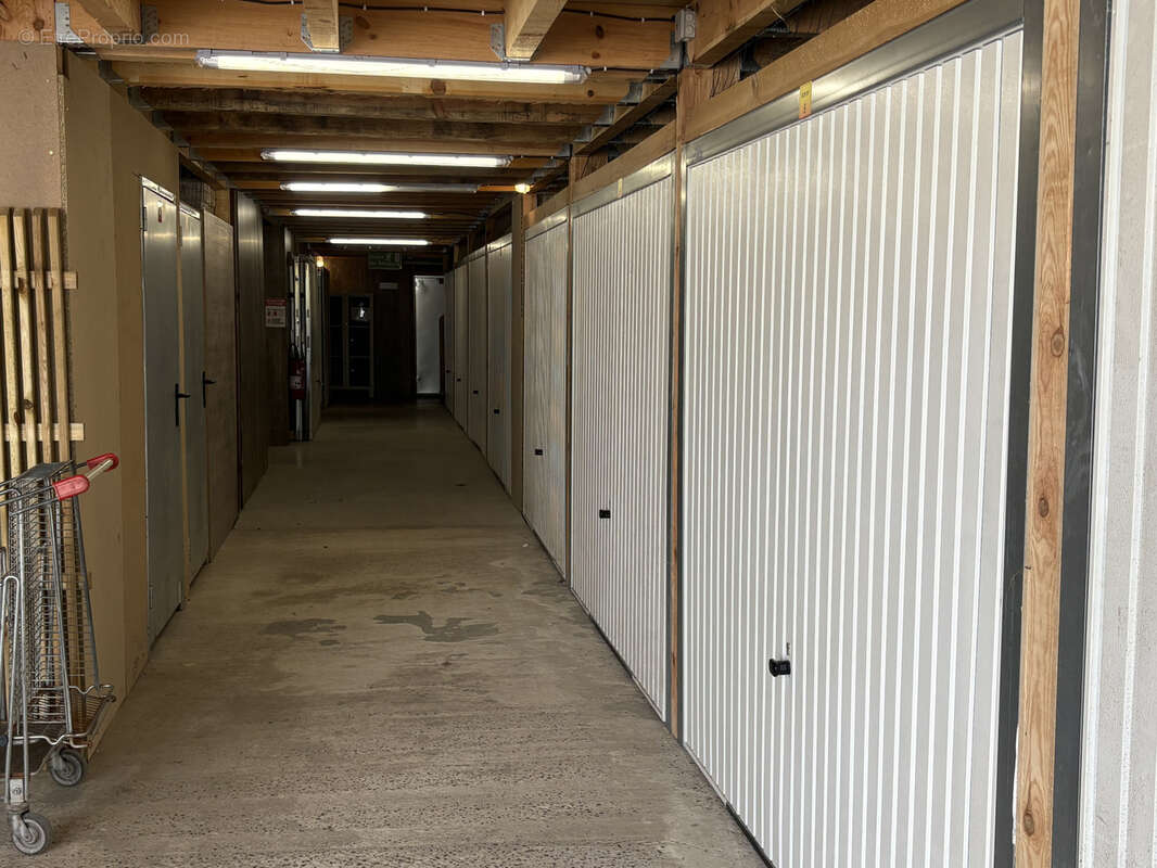 Commerce à SAINT-VINCENT-DE-TYROSSE