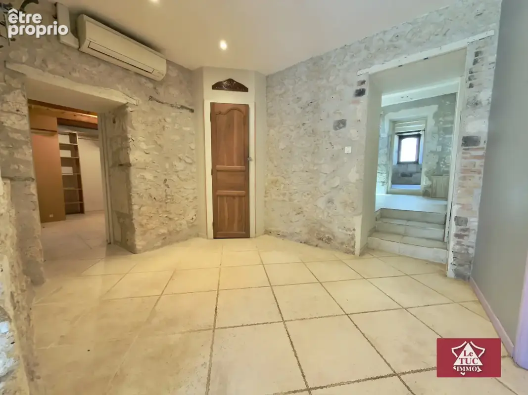 Grande maison en pierre avec dépendances et jardin - photo 9