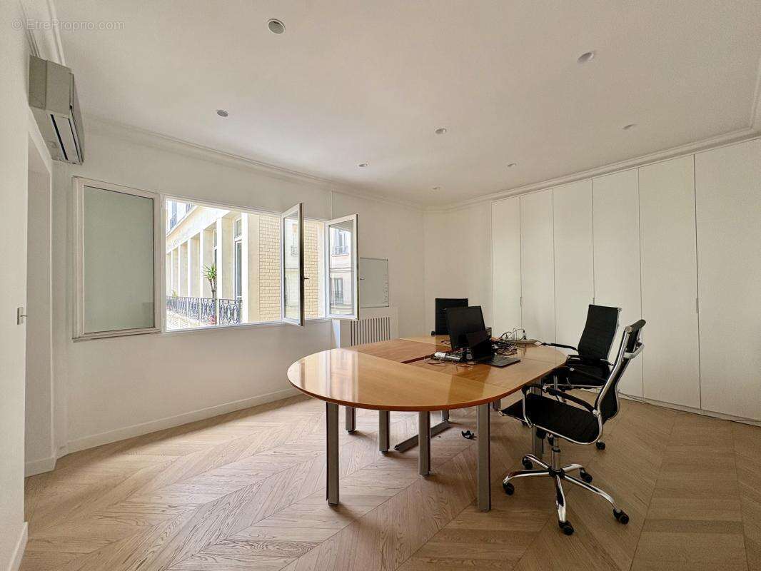 Appartement à PARIS-8E
