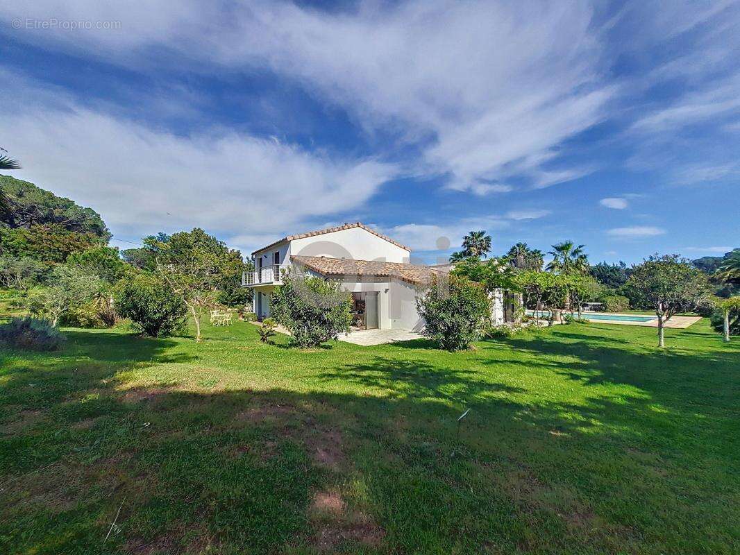 Propriété de Prestige avec Piscine spa et Terrain de tennis à Roquebrune-sur-Argens - photo 16