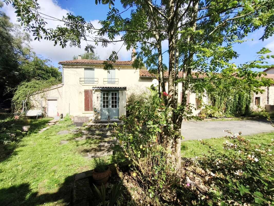 Charmante maison semi-mitoyenne avec granges, verger et plus de 5 000 m² de terrain - photo 16