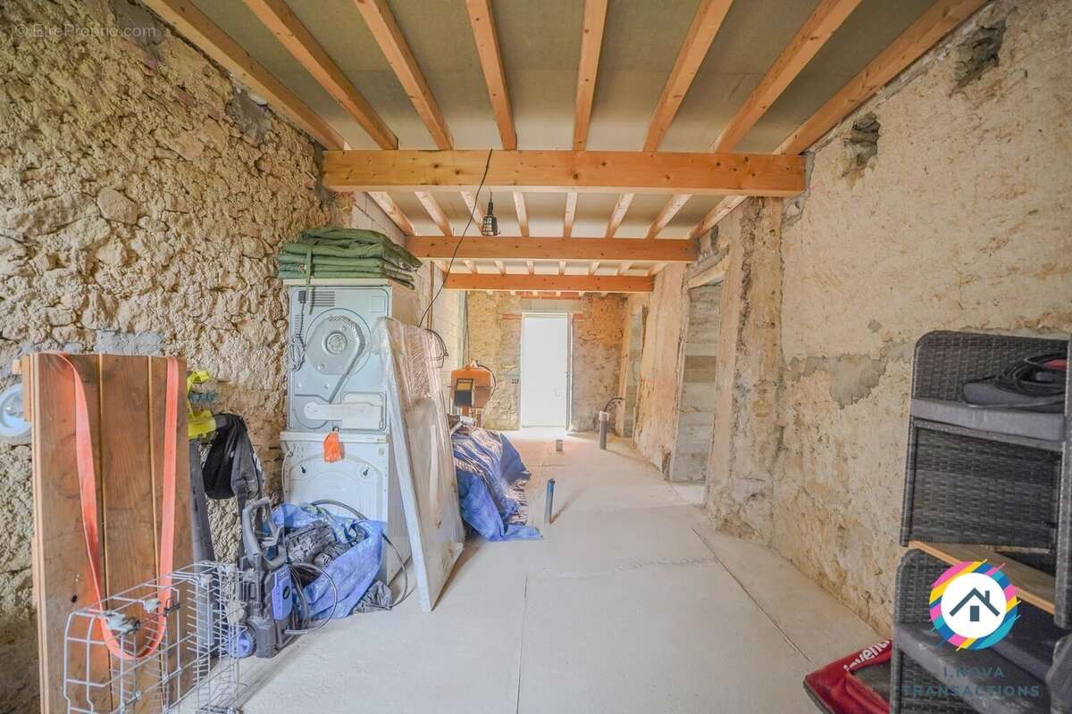 Charme, volume et vue campagne. Ancienne grange en pierre de 160m² - photo 12