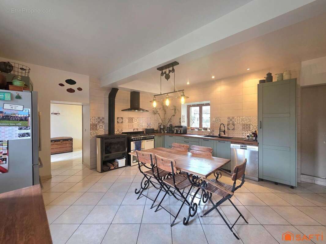 Maison 329 m² à Saint-Plancard  - photo 2