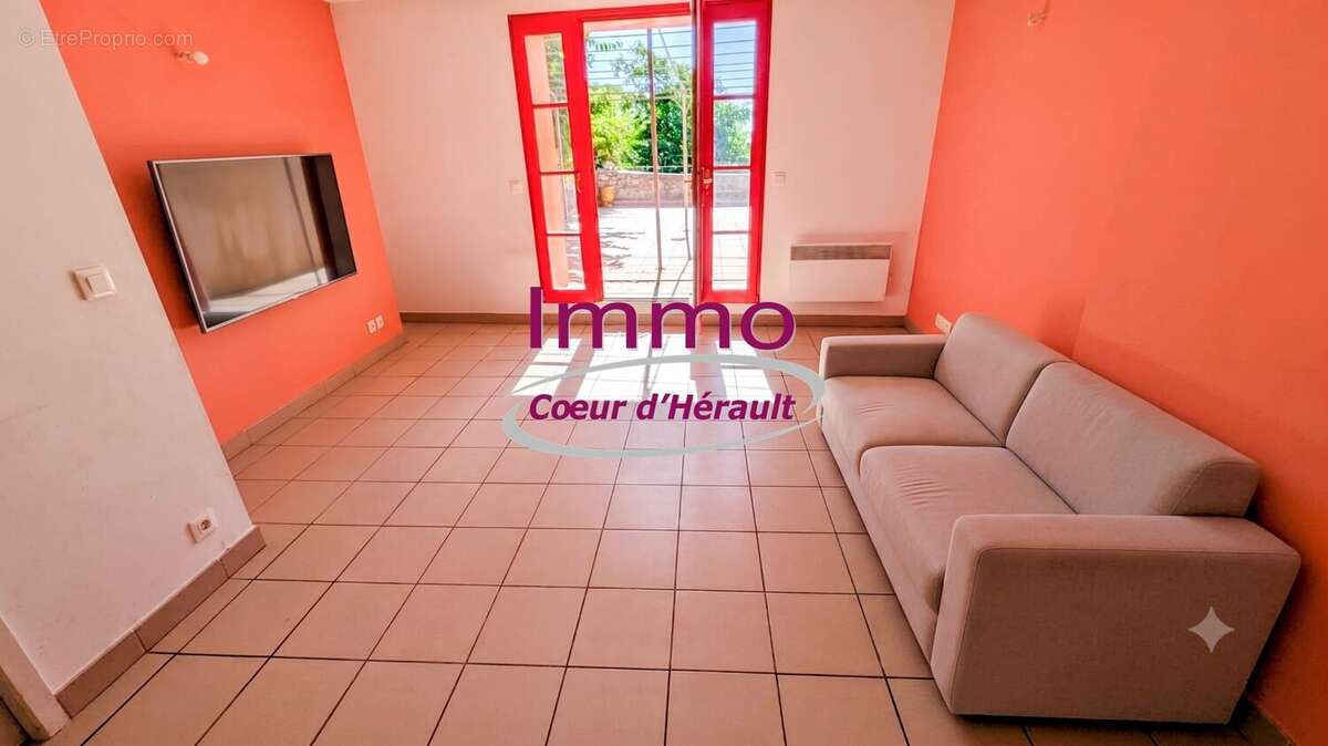 COUP DE CUR - Maison de Village T3 Rénovée (2015) - Grande Terrasse 36m² - Jardinet 30 m² - Garage 80m² - photo 4