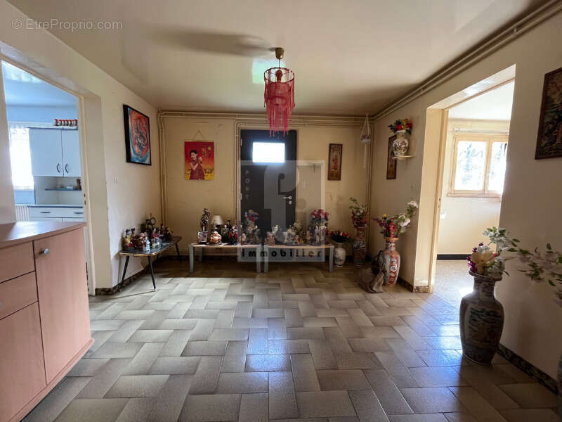 Maison à VERNOU-LA-CELLE-SUR-SEINE