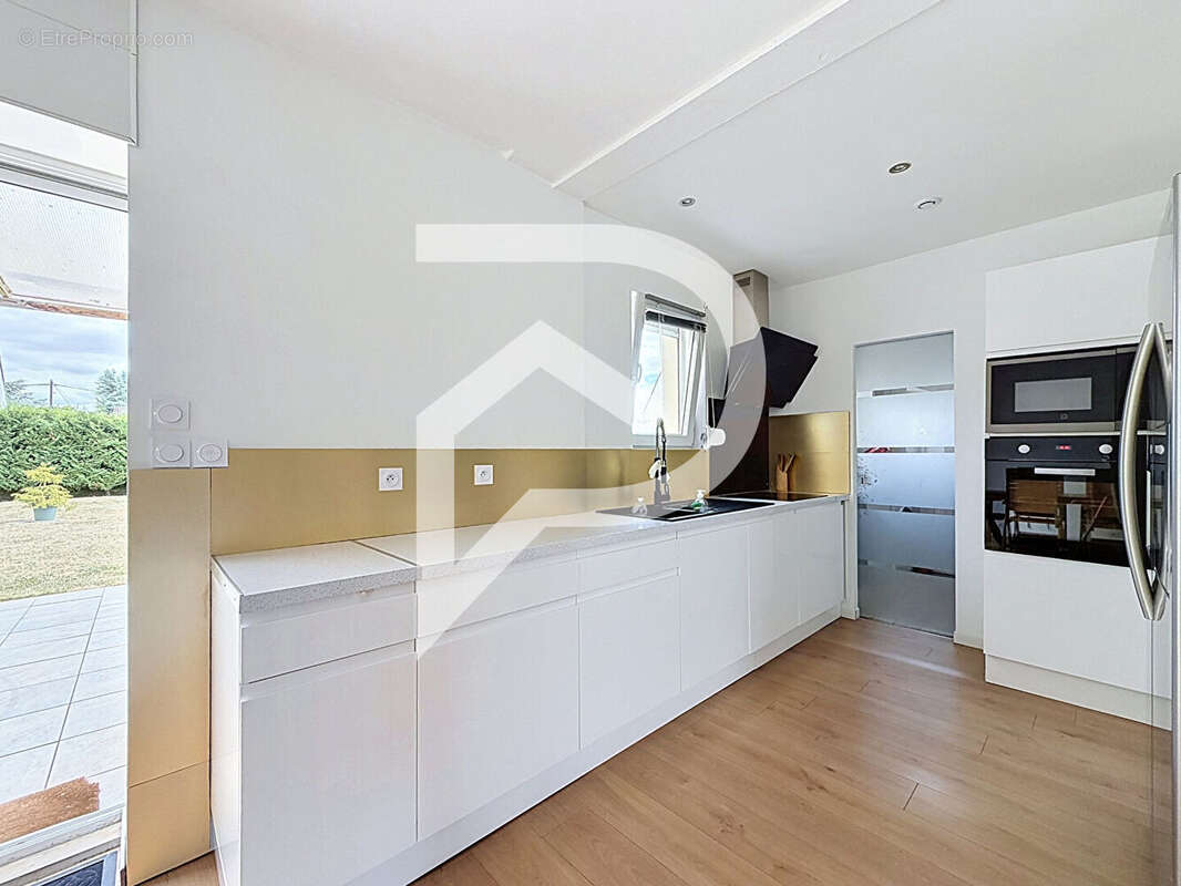 Maison familiale 2018 ? dpe a ? 128,9 m² ? 5 chambres + bureau ? terrain 786 m² - photo 4