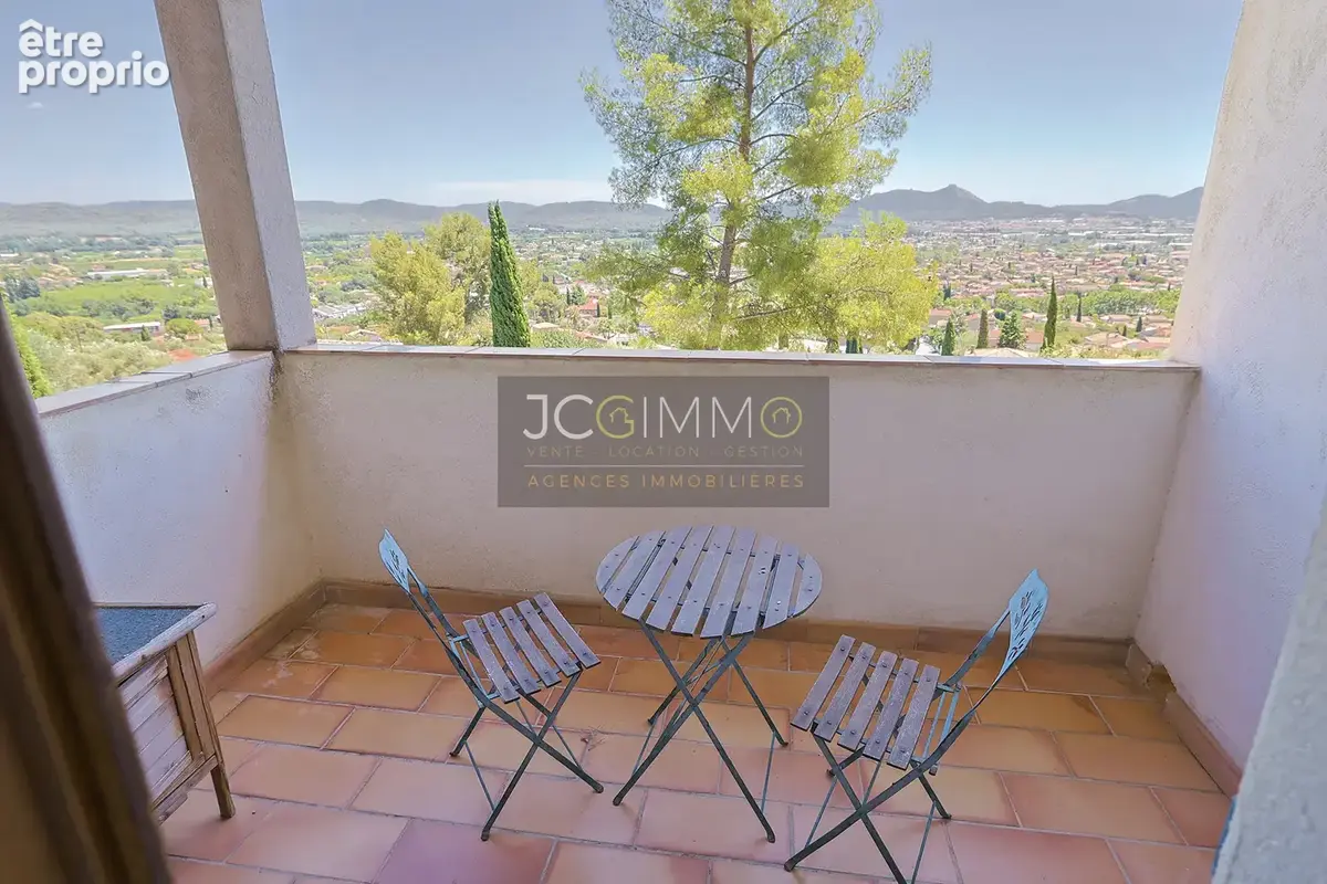 villa individuelle T5 de 117 m2 avec piscine et belle vue dégagée - photo 9