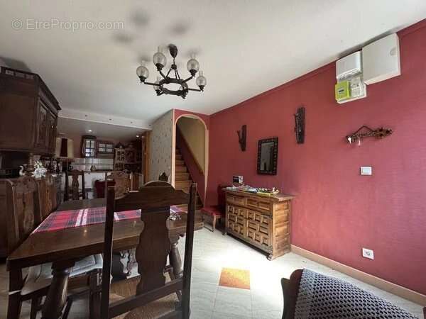 Maison avec terrain au centre de la Mure. - photo 6