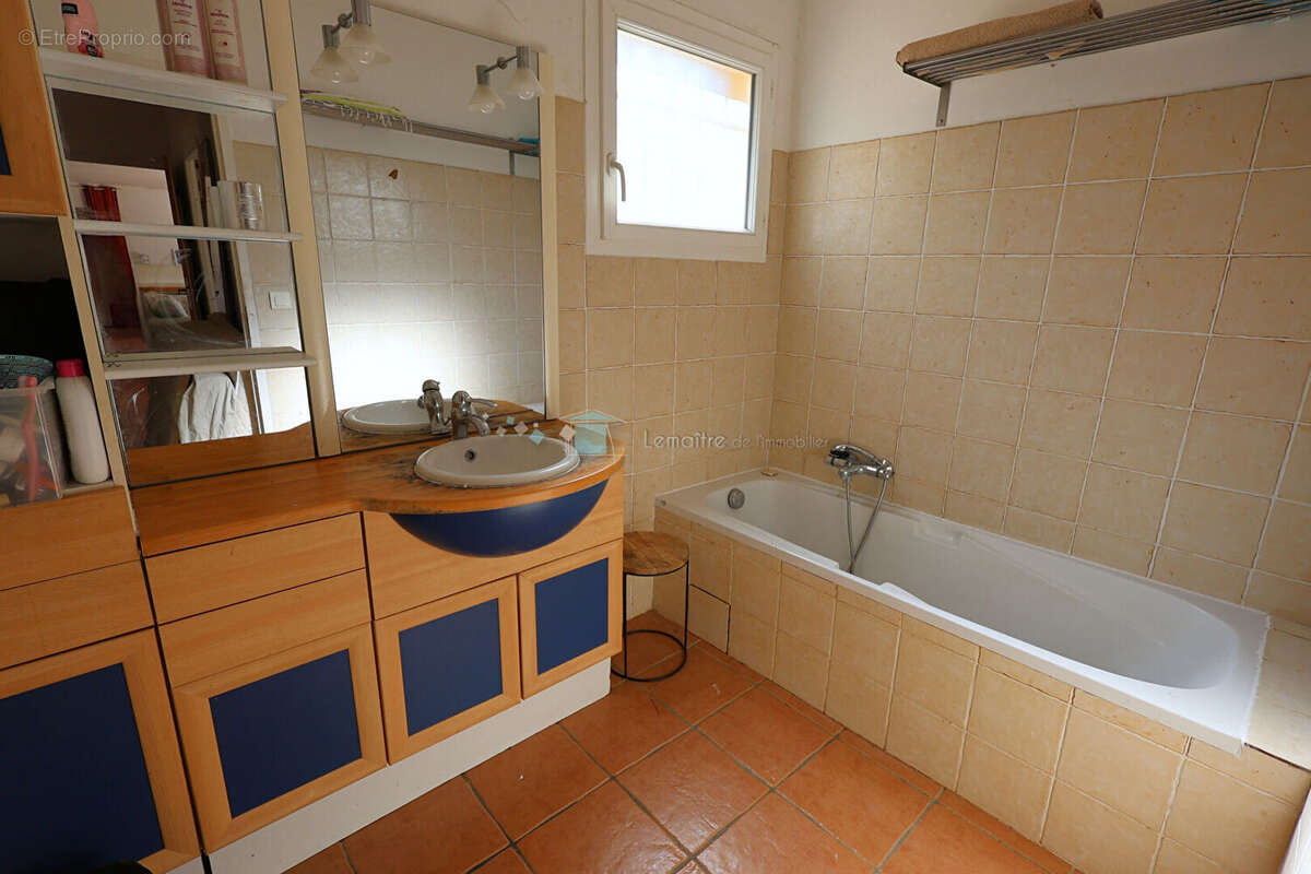 Maison à SAINT-CEZAIRE-SUR-SIAGNE