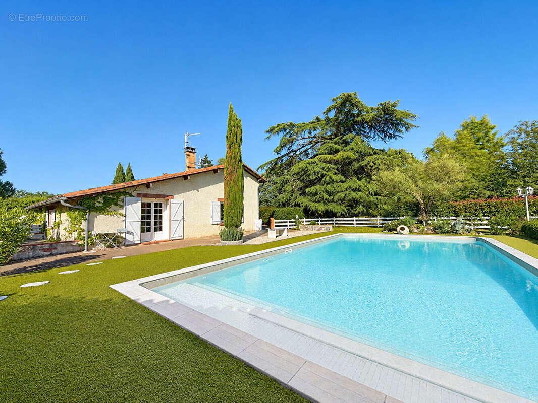 BOULOC - Superbe propriété avec piscine, parc arboré et anciennes écuries - photo 2