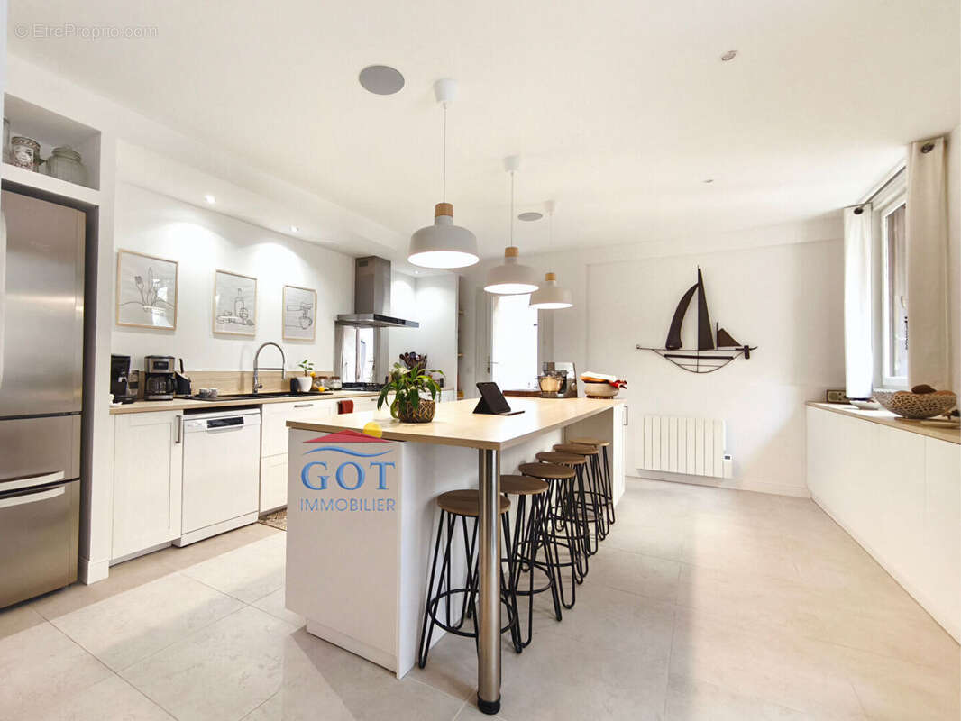 Maison à SAINT-LAURENT-DE-LA-SALANQUE