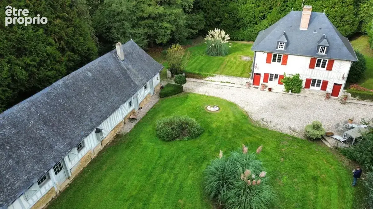 joli manoir de 156 M2 en surface utile avec son annexe sur une terrain d'1,3 hectares arboré - photo 2