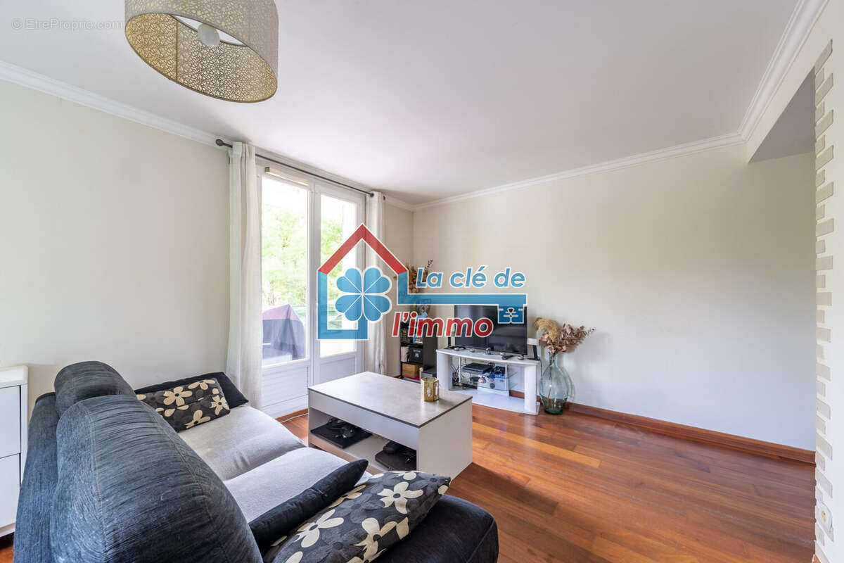 Appartement 2 pièces 50 m² à vendre à Savigny-Le-Temple (77176) - photo 2