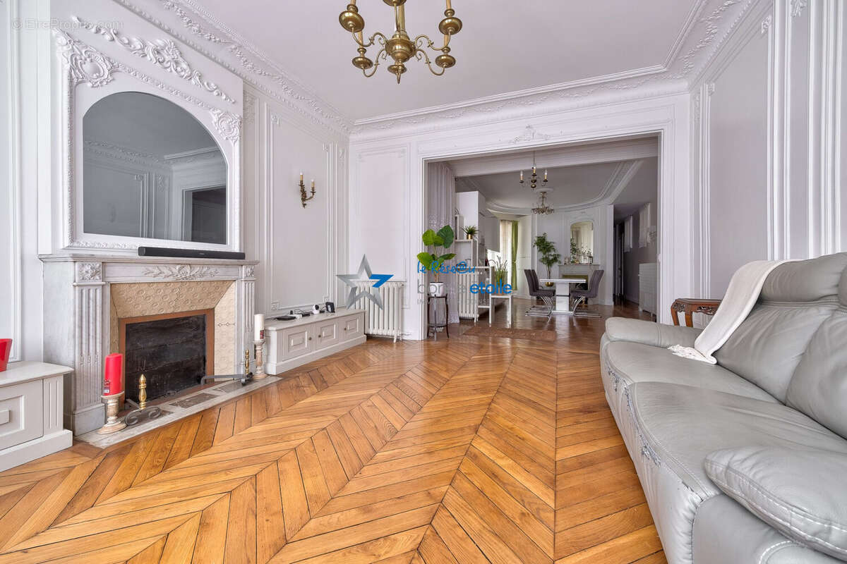 Appartement à PARIS-16E