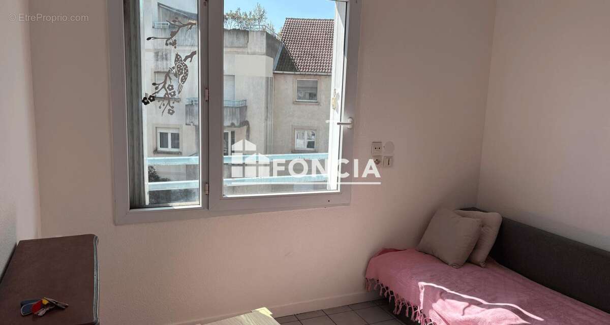 Grenoble rue nicolas chorier - a vendre studio en bon etat, dpe c, vendu meublé - photo 2