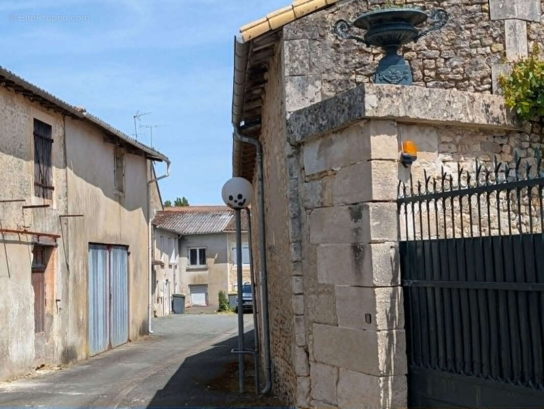 Parking à SAINT-MAIXENT-L'ECOLE