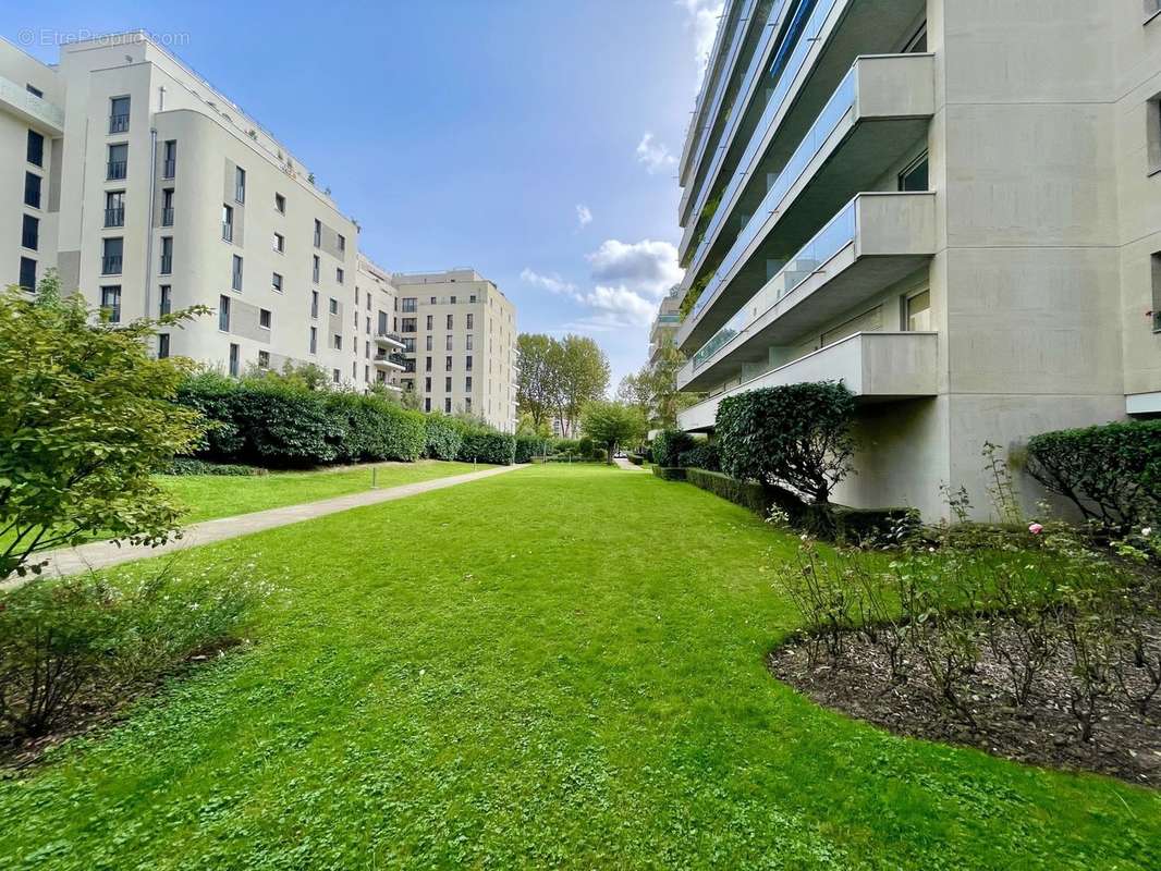 Appartement à NEUILLY-SUR-SEINE