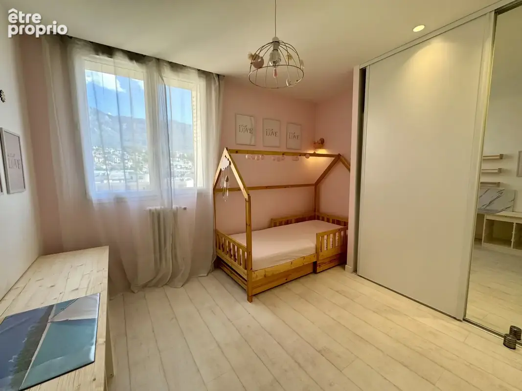 Appartement T4 lumineux avec balcon, cave et garage - Vue montagne - photo 11