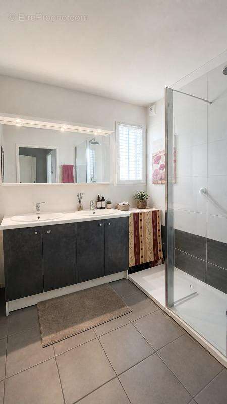 Appartement de 3 pièces de 57 m² à Royan (vendu meublé) - photo 9