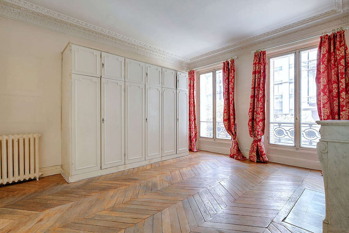 Appartement à NEUILLY-SUR-SEINE