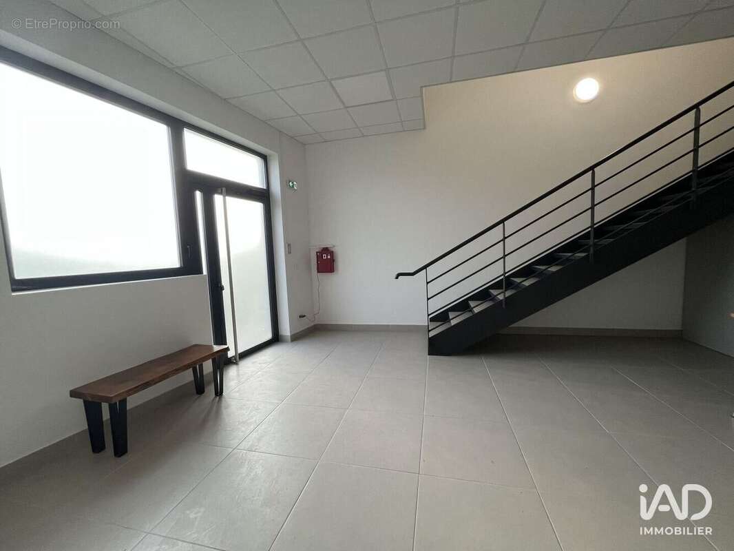 Commerce 493 m² à Villebon-Sur-Yvette  - photo 3