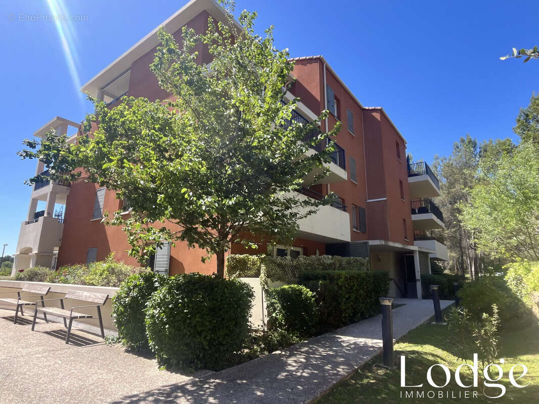 Appartement à CHATEAUNEUF-LE-ROUGE