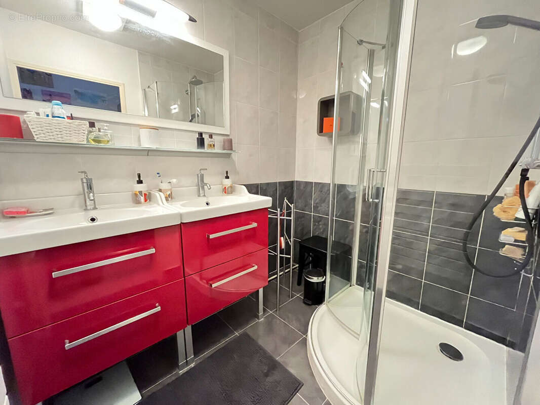 Appartement à SAINT-LAURENT-DU-VAR