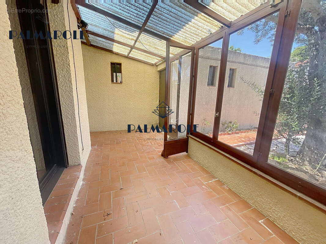 Maison 92 m² à Saint-Esteve  - photo 4