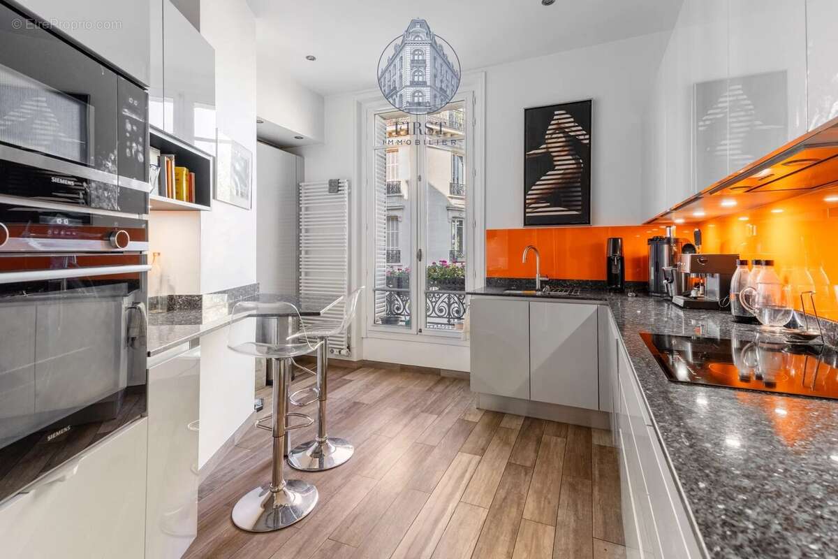 Appartement à PARIS-17E